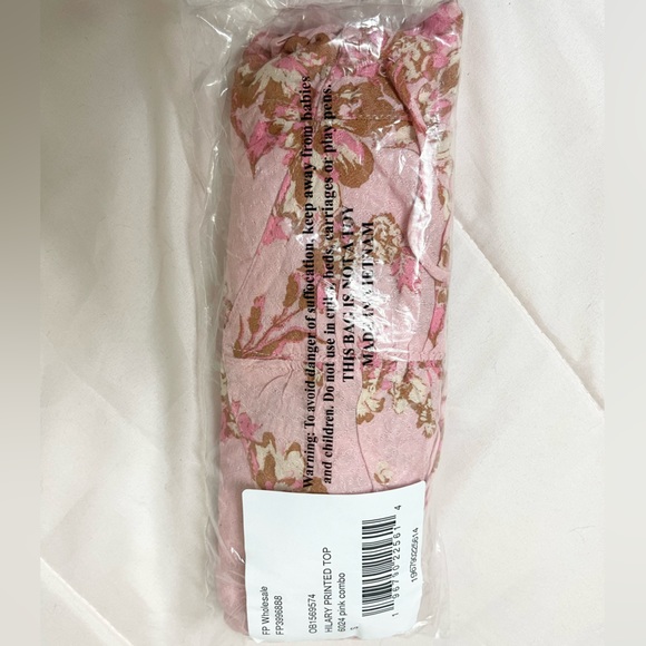 NWT Free People Hilary Printed Top Floral Smocked Size Small - Picture 13 of 13